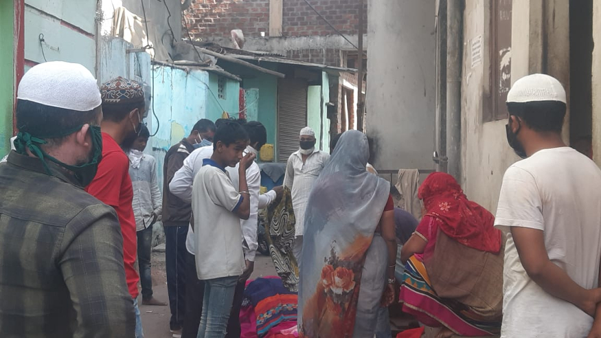 لاک ڈاؤن میں درگا کی بیماری زیادہ بڑھی ، تو مقامی لوگوں نے درگا کے بچوں کو اس کی خبر کی ۔ درگا کے بیٹے آئے بھی ، لیکن اس سے پہلے درگا دنیا سے جا چکی تھی ۔ لاک ڈاؤن میں درگا کی بیماری زیادہ بڑھی ، تو مقامی لوگوں نے درگا کے بچوں کو اس کی خبر کی ۔ درگا کے بیٹے آئے بھی ، لیکن اس سے پہلے درگا دنیا سے جا چکی تھی ۔