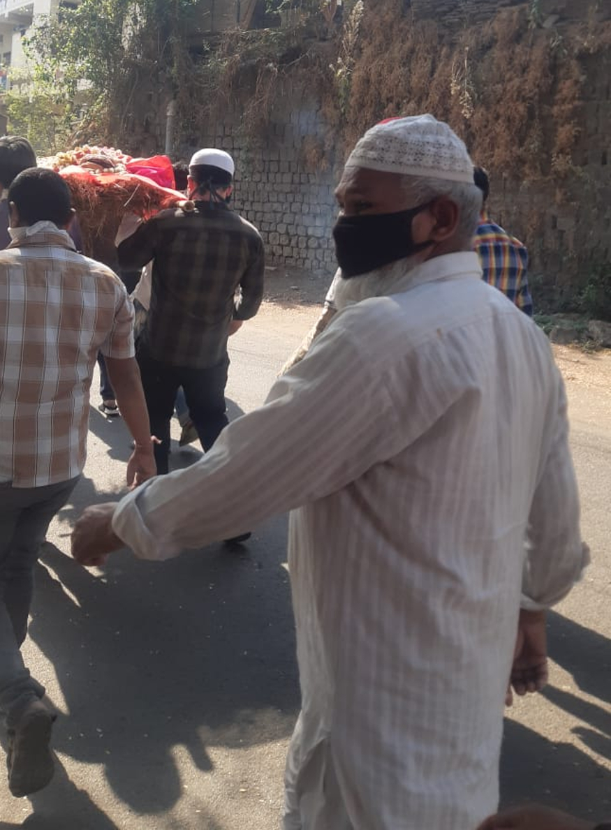 اندور ساؤتھ توڑا جونا گنیش مندر کے پاس درگا نامی خاتون رہتی تھی ۔ درگا کئی دنوں سے بیمار تھی ۔ درگا اندور میں اکیلی رہتی تھی ، اس کے دو بیٹے ہیں اور دونوں مزدوری کے لئے شہر سے باہر گئے تھے ۔ اندور ساؤتھ توڑا جونا گنیش مندر کے پاس درگا نامی خاتون رہتی تھی ۔ درگا کئی دنوں سے بیمار تھی ۔ درگا اندور میں اکیلی رہتی تھی ، اس کے دو بیٹے ہیں اور دونوں مزدوری کے لئے شہر سے باہر گئے تھے ۔