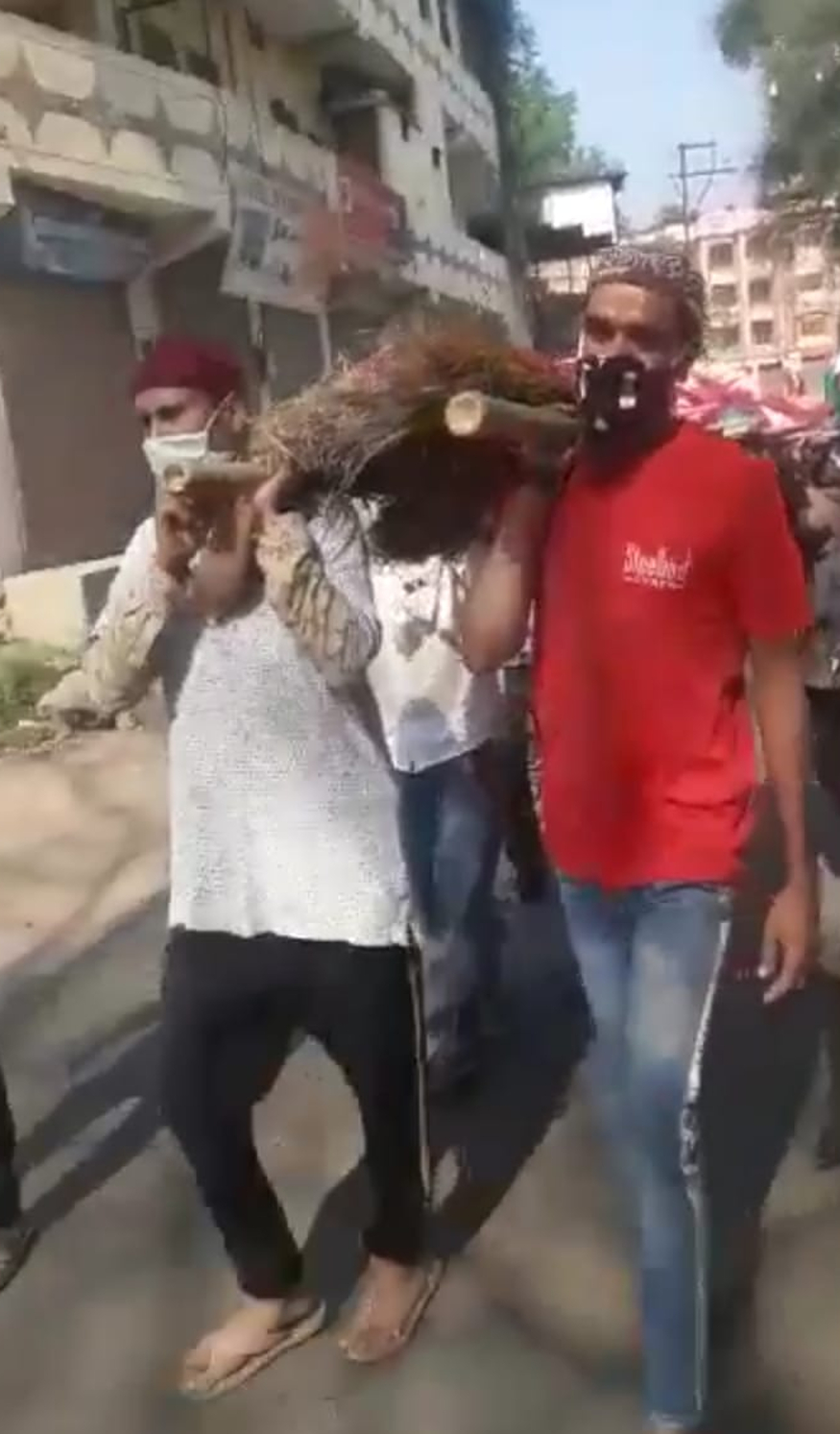 ملک میں اپنے ذاتی مفاد کے لئے نفرت کی سیاست کرنے والے چند لوگ ہندستان کی مشترکہ تہذیب کے اس تانے بانے کو کبھی ختم نہیں کر سکتے ہیں ۔ ملک میں اپنے ذاتی مفاد کے لئے نفرت کی سیاست کرنے والے چند لوگ ہندستان کی مشترکہ تہذیب کے اس تانے بانے کو کبھی ختم نہیں کر سکتے ہیں ۔