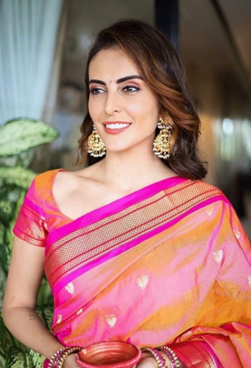 انہوں نے کہا کہ ہندوستان میں گزشتہ دو ہفتوں سے ایسے حالات ہیں ، لیکن میں گزشتہ ۶۰ دنوں اس طرح کی صورتحال جھیل رہی ہوں ، میری ماں اس ہولی میں یہاں میرے ساتھ ہونے والی تھیں ، وہ نہیں آپائیں ۔ تصویر : انسٹاگرام ۔ انہوں نے کہا کہ ہندوستان میں گزشتہ دو ہفتوں سے ایسے حالات ہیں ، لیکن میں گزشتہ ۶۰ دنوں اس طرح کی صورتحال جھیل رہی ہوں ، میری ماں اس ہولی میں یہاں میرے ساتھ ہونے والی تھیں ، وہ نہیں آپائیں ۔ تصویر : انسٹاگرام ۔