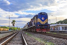 Cyclone Yaas:طوفان یاس کاخطرہ،انڈین ریلوے نے مزید 119ٹرینیں کیں منسوخ،یہاں جانئے تفصیلات