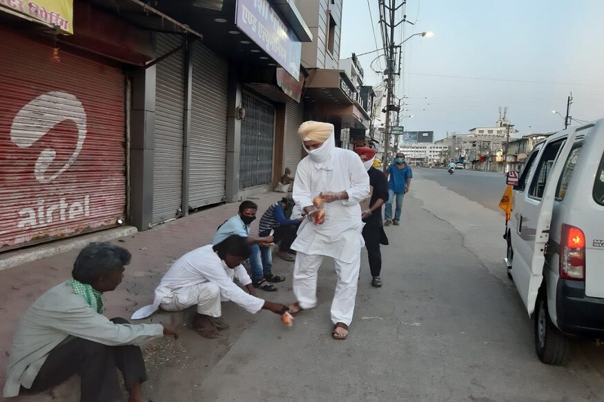 گرودوارہ پربندھک کمیٹی غریب مزدور روزہ داوروں کو بھی افطار و سحرکی اشیا فراہم کرنےکا سلسلہ شروع کیا ہے۔