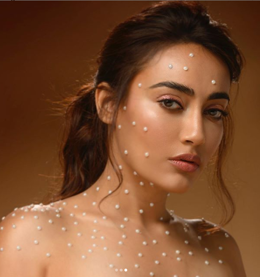 بتادیں کہ سربھی کوارنٹائن کے وقت اپنی تصاویر سوشل میڈیا پر شیئر کرتی رہتی ہیں ۔ تصویر : انسٹاگرام ۔ بتادیں کہ سربھی کوارنٹائن کے وقت اپنی تصاویر سوشل میڈیا پر شیئر کرتی رہتی ہیں ۔ تصویر : انسٹاگرام ۔