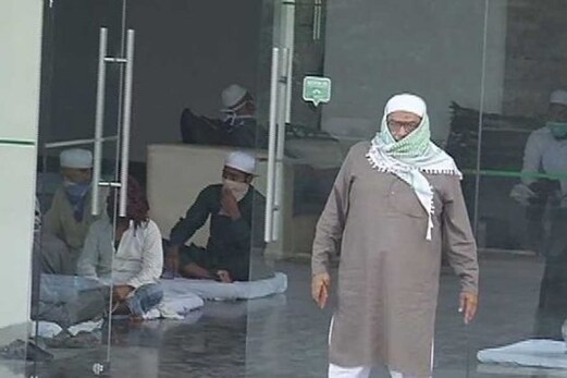 آگرہ: 8 مسجدوں میں ملے 89 جماعتی، سخت سکیورٹی کے درمیان کئے گئے کورنٹائن آگرہ: 8 مسجدوں میں ملے 89 جماعتی، سخت سکیورٹی کے درمیان کئے گئے کورنٹائن