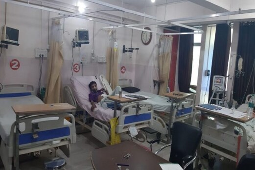 نجی اسپتال اوردوا کی دکانوں پر کوروناکا اثر، دوسرے مرض میں مبتلالوگ بھی نہیں کررہےاسپتالوں کارخ نجی اسپتال اوردوا کی دکانوں پر کوروناکا اثر، دوسرے مرض میں مبتلالوگ بھی نہیں کررہےاسپتالوں کارخ