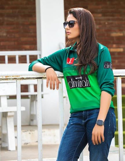 پاکستانی خاتون کرکٹر کائنات امتیاز آج کل سوشل میڈیا پر چھائی ہوئی ہیں۔ ایک بار پھر ان کی تصاویر سوشل میڈیا پر وائرل ہو رہی ہیں ، لوگ ان کی خوبصورتی کی بھرپور تعریف کررہے ہیں۔کائنات نے 18 سال کی عمر میں 2010 میں اپنا بین الاقوامی ڈبیو کیا تھا۔ پاکستانی خاتون کرکٹر کائنات امتیاز آج کل سوشل میڈیا پر چھائی ہوئی ہیں۔ ایک بار پھر ان کی تصاویر سوشل میڈیا پر وائرل ہو رہی ہیں ، لوگ ان کی خوبصورتی کی بھرپور تعریف کررہے ہیں۔کائنات نے 18 سال کی عمر میں 2010 میں اپنا بین الاقوامی ڈبیو کیا تھا۔
