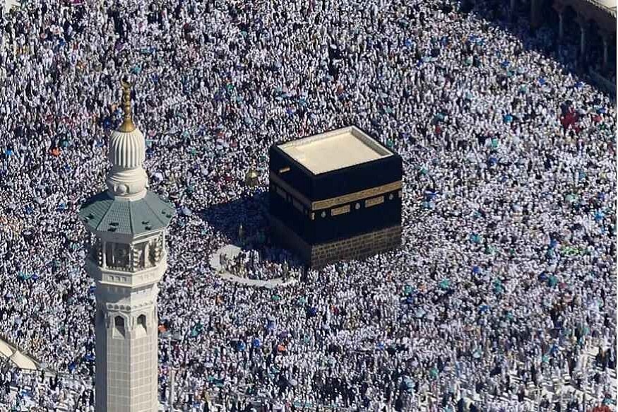 سعودی عرب نے فیصلہ کیا ہے کہ اس سال صرف مملکت کے شہریوں اور پہلے سے مملکت میں رہنے والے لوگوں کو ہی حج کا مقدس فریضہ ادا کرنے کی اجازت دی جائے گی۔ فائل فوٹو