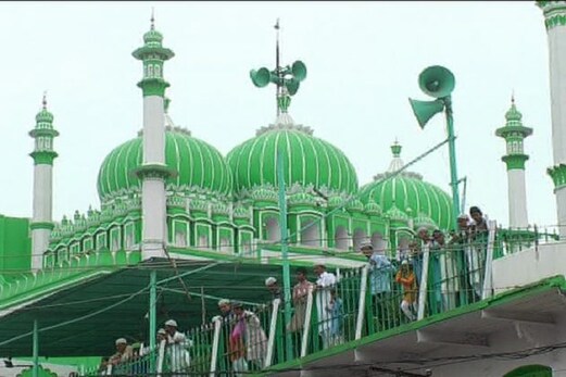 غازی پور میں اذان پر پابندی لگائے جانے کا معاملہ: الہ آباد ہائی کورٹ نے یوگی حکومت سے کیا جواب طلب غازی پور میں اذان پر پابندی لگائے جانے کا معاملہ: الہ آباد ہائی کورٹ نے یوگی حکومت سے کیا جواب طلب
