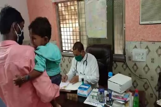 کووڈ۔19: آکولہ میں لاک ڈاون کے دوران مسلم ڈاکٹر کی مفت خدمات نے جیتا دل کووڈ۔19: آکولہ میں لاک ڈاون کے دوران مسلم ڈاکٹر کی مفت خدمات نے جیتا دل