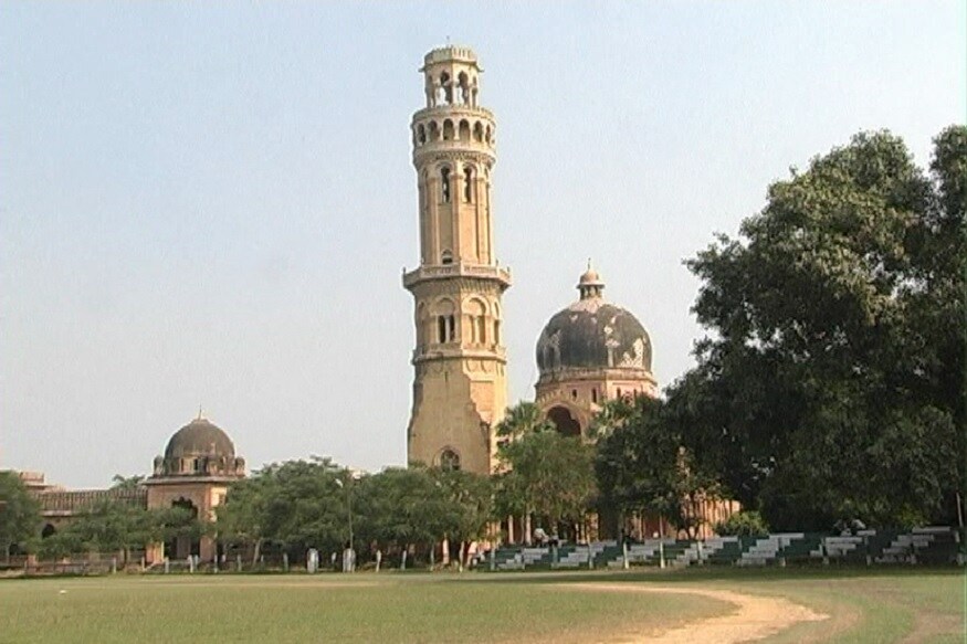 ماہرین تعلیم اور ایم ایل سی واسو دیو یادؤ کا کہنا ہے کہ الہ آباد یونیورسٹی کو مشرق کا آکسفورڈ کہا جاتا ہے۔