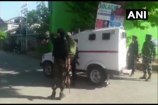 جموں وکشمیر: پلوامہ مڈبھیڑ میں سیکورٹی اہلکاروں نے دو مبینہ دہشت گردوں کوکیا ہلاک جموں وکشمیر: پلوامہ مڈبھیڑ میں سیکورٹی اہلکاروں نے دو مبینہ دہشت گردوں کوکیا ہلاک