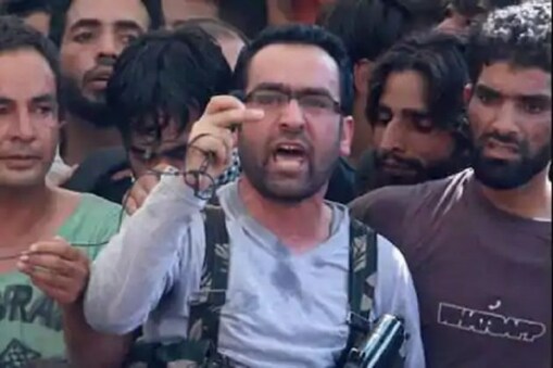 حزب المجاہدین کے کمانڈر ریاض نائیکو اور اس کے دو ساتھیوں کو سیکورٹی اہلکاروں نے بدھ کو ہوئی مڈبھیڑ میں ہلاک کردیا تھا۔
