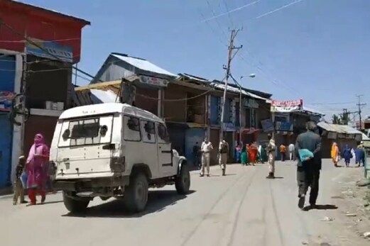 جموں و کشمیر : کولگام میں 21 پولیس اہلکار پائے گئے کورونا مثبت ، مریضوں کی تعداد 192 ہوئی جموں و کشمیر : کولگام میں 21 پولیس اہلکار پائے گئے کورونا مثبت ، مریضوں کی تعداد 192 ہوئی