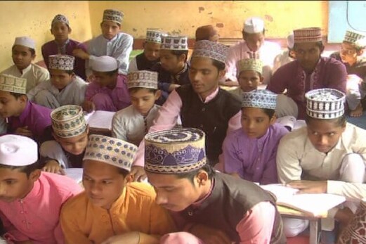 یو پی کے پانچ سو سے زائد امداد یافتہ دینی مدارس شدید بحران کے شکار یو پی کے پانچ سو سے زائد امداد یافتہ دینی مدارس شدید بحران کے شکار
