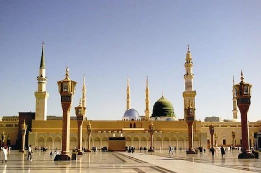 سعودی عرب میں کچھ پابندیوں کے ساتھ مسجد نبوی کھولنے کی دی اجازت: تفصیل یہاں جانیں سعودی عرب میں کچھ پابندیوں کے ساتھ مسجد نبوی کھولنے کی دی اجازت: تفصیل یہاں جانیں