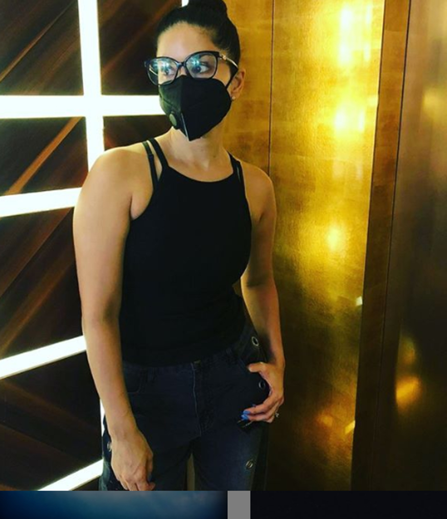 سنی لیونی (Sunny Leone) نے انسٹاگرام پر لکھا کہ یہ خبر سن کر کافی دکھی ہوں ، زیادہ غم ہونے کی وجہ سے سمجھ میں نہیں آرہا کہ کیا لکھوں اور کیا نہیں ۔ اب بھی اس کو سمجھنے کی کوشش کررہی ہوں کہ ایسا کیوں کیا ۔ تصویر : انسٹاگرام ۔ سنی لیونی (Sunny Leone) نے انسٹاگرام پر لکھا کہ یہ خبر سن کر کافی دکھی ہوں ، زیادہ غم ہونے کی وجہ سے سمجھ میں نہیں آرہا کہ کیا لکھوں اور کیا نہیں ۔ اب بھی اس کو سمجھنے کی کوشش کررہی ہوں کہ ایسا کیوں کیا ۔ تصویر : انسٹاگرام ۔