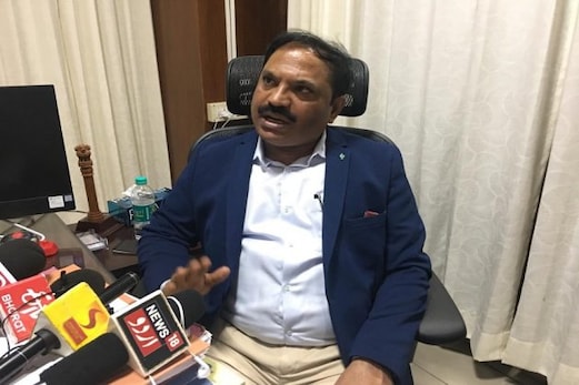 لاک ڈاون کے درمیان کرناٹک چھوڑ کر چلے گئےمزدوروں کو واپس لانا ایک بڑا چیلنج، محکمہ مزدور کے نئےکمشنر اکرم پاشاہ کا بیان لاک ڈاون کے درمیان کرناٹک چھوڑ کر چلے گئےمزدوروں کو واپس لانا ایک بڑا چیلنج، محکمہ مزدور کے نئےکمشنر اکرم پاشاہ کا بیان