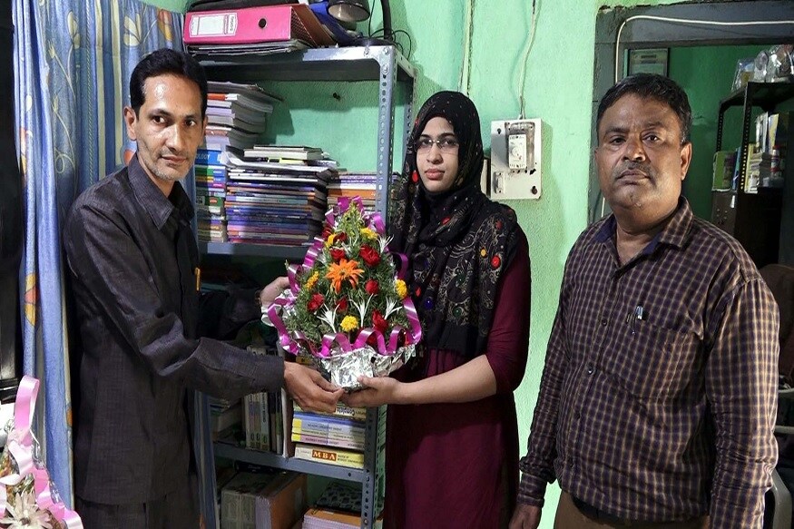 سیدہ اسماء کی اس غیر معمولی کامیابی پر ان کے والدین اور رشتہ داروں میں خوشی کاماحول ہے۔ لوگ انہیں مبارکباد دینے ان کے گھر پہنچ رہے ہیں۔