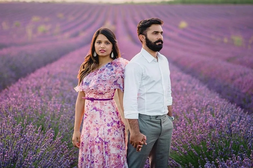 پھر ایک دن دیپکا پلی کل (Dipika Pallikal) نے کچھ ایسا کیا کہ انہیں شرم آگئی۔ کیونکہ دنیش کارتک نے انہیں رنگے ہاتھوں پکڑ لیا تھا۔ دراصل دنیش کارتک نے ایک دن دیپکا کو ڈنر کے لئے پھر پوچھا تو دیپکا نے جھوٹ کہہ دیا کہ وہ آسٹریلیا روانہ ہو رہی ہیں۔ پھر ایک دن دیپکا پلی کل (Dipika Pallikal) نے کچھ ایسا کیا کہ انہیں شرم آگئی۔ کیونکہ دنیش کارتک نے انہیں رنگے ہاتھوں پکڑ لیا تھا۔ دراصل دنیش کارتک نے ایک دن دیپکا کو ڈنر کے لئے پھر پوچھا تو دیپکا نے جھوٹ کہہ دیا کہ وہ آسٹریلیا روانہ ہو رہی ہیں۔