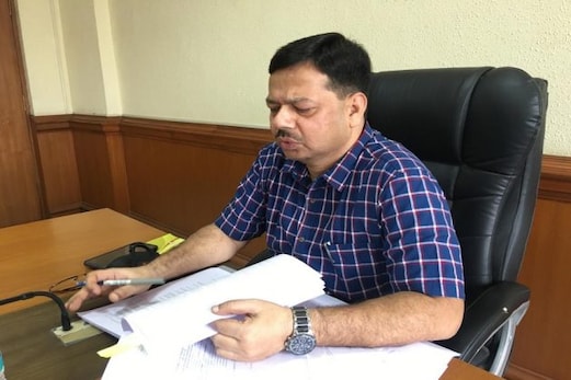 تبلیغی جماعت کے اراکین کی تعریف کے بعد تنازعہ میں گھرنے والے آئی اے ایس افسر محمد محسن کو حکومت نے سونپی نئی ذمہ داری تبلیغی جماعت کے اراکین کی تعریف کے بعد تنازعہ میں گھرنے والے آئی اے ایس افسر محمد محسن کو حکومت نے سونپی نئی ذمہ داری