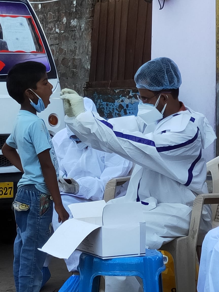 ہندستان (INDIA) میں گزشتہ 24 گھنٹوں کے دوران کورونا وائرس (Coronavirus) کے 62،212 نئے معاملے درج کئے گئے ہیں اور متاثرین کی مجموعی تعداد 74.36 لاکھ ہوگئی ہے ۔ مرکزی وزارت برائے صحت و خاندانی بہبود ( Ministry of Health & Family Welfare ) نے ہفتے کے روز جاری اعداد و شمار کے مطابق ملک میں فی الوقت کورونا وائرس (Covid-19) کے 7.95 لاکھ ایکٹو کیسز ہیں جبکہ اب تک 65.24 لاکھ افراد صحت یاب ہوچکے ہیں ۔ ہندستان (INDIA) میں گزشتہ 24 گھنٹوں کے دوران کورونا وائرس (Coronavirus) کے 62،212 نئے معاملے درج کئے گئے ہیں اور متاثرین کی مجموعی تعداد 74.36 لاکھ ہوگئی ہے ۔ مرکزی وزارت برائے صحت و خاندانی بہبود ( Ministry of Health & Family Welfare ) نے ہفتے کے روز جاری اعداد و شمار کے مطابق ملک میں فی الوقت کورونا وائرس (Covid-19) کے 7.95 لاکھ ایکٹو کیسز ہیں جبکہ اب تک 65.24 لاکھ افراد صحت یاب ہوچکے ہیں ۔