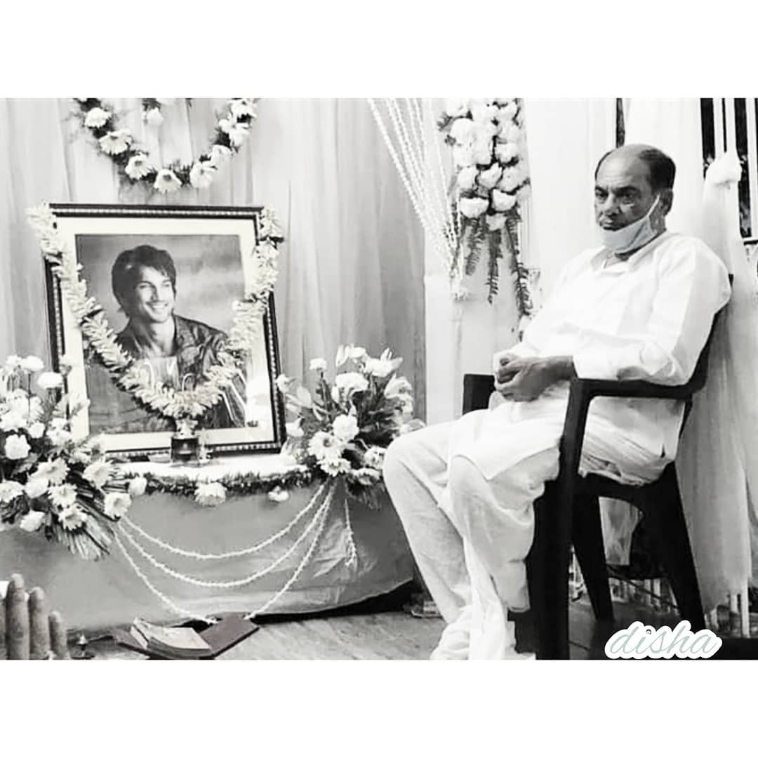 انہوں نے مزید کہا کہ لیکن جو ہونا ہے ، اس کو کوئی نہیں روک سکتا ۔ اس نے کم ہی دن میں اتنا کچھ کرلیا تھا ۔ آخری دنوں میں کیا ہوا یہ ہم نہیں جانتے ۔ سشانت ہمیں اس بارے میں کچھ نہیں بتاتا تھا ۔ ہم بھی فلم انڈسٹری سے کافی دور رہتے تھے ۔ ہمیں چمک دمک پسند نہیں ہے ۔ تصویر : انسٹاگرام ۔ انہوں نے مزید کہا کہ لیکن جو ہونا ہے ، اس کو کوئی نہیں روک سکتا ۔ اس نے کم ہی دن میں اتنا کچھ کرلیا تھا ۔ آخری دنوں میں کیا ہوا یہ ہم نہیں جانتے ۔ سشانت ہمیں اس بارے میں کچھ نہیں بتاتا تھا ۔ ہم بھی فلم انڈسٹری سے کافی دور رہتے تھے ۔ ہمیں چمک دمک پسند نہیں ہے ۔ تصویر : انسٹاگرام ۔