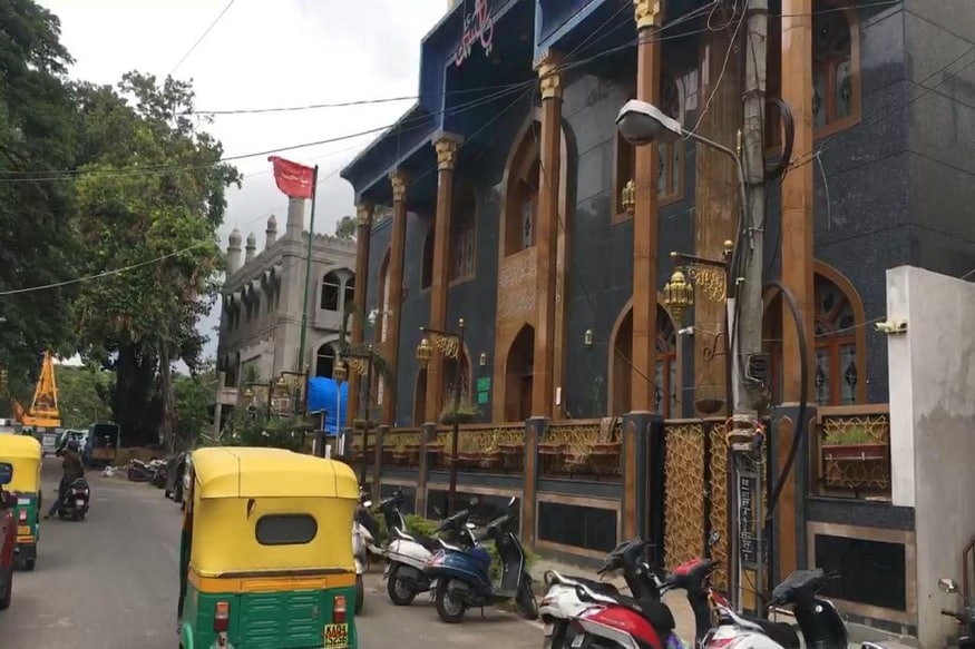 بنگلورو کے قریب واقع علی پور کی انجمن جعفریہ نے بھی مسجدوں میں جماعت کے ساتھ نماز کے بجائے انفرادی حیثیت سے نمازوں کی ادائیگی کیلئے مصلیوں کو اجازت دی ہے۔