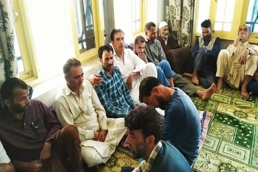 جموں۔کشمیر: بجبہاڑہ اننت ناگ حملے میں 5 سال کے معصوم بچے کی موت سے پھیلی سنسنی، والدین کا ہوا برا حال جموں۔کشمیر: بجبہاڑہ اننت ناگ حملے میں 5 سال کے معصوم بچے کی موت سے پھیلی سنسنی، والدین کا ہوا برا حال