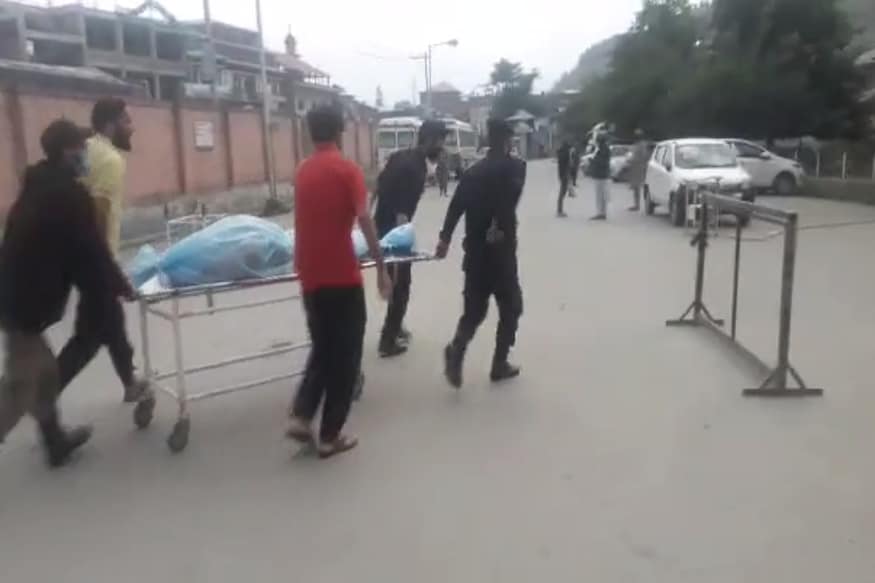 اجے بھارتی ایک کشمیری پنڈت تھے ، جو کچھ سال قبل کشمیری پنڈتوں کی بڑے پیمانے پر نقل مکانی کے بعد وادی واپس آئے تھے ۔