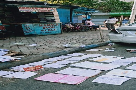 امفان طوفان کی تباہی سے ہزاروں کی کتابیں تہس نہس امفان طوفان کی تباہی سے ہزاروں کی کتابیں تہس نہس