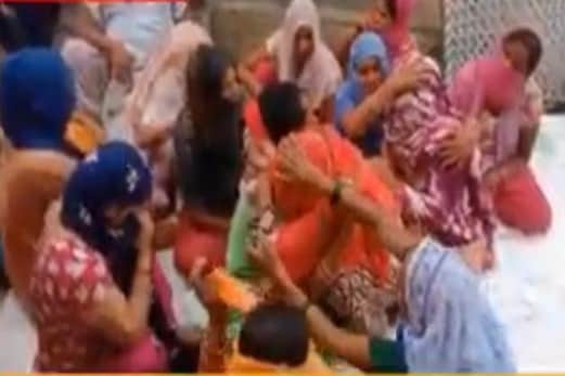 لڑکی کی شادی سے ایک دن پہلے سرپھرے عاشق نے کیا ایسا خوفناک کام ، اڑ گئے سبھی کے ہوش لڑکی کی شادی سے ایک دن پہلے سرپھرے عاشق نے کیا ایسا خوفناک کام ، اڑ گئے سبھی کے ہوش