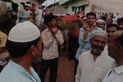 مدھیہ پردیش : مرواس میں لکھی گئی مشترکہ تہذیب کی نئی تاریخ ، مسلمانوں نے کیا ایسا کام ، ہر طرف ہورہی جم کر تعریف مدھیہ پردیش : مرواس میں لکھی گئی مشترکہ تہذیب کی نئی تاریخ ، مسلمانوں نے کیا ایسا کام ، ہر طرف ہورہی جم کر تعریف