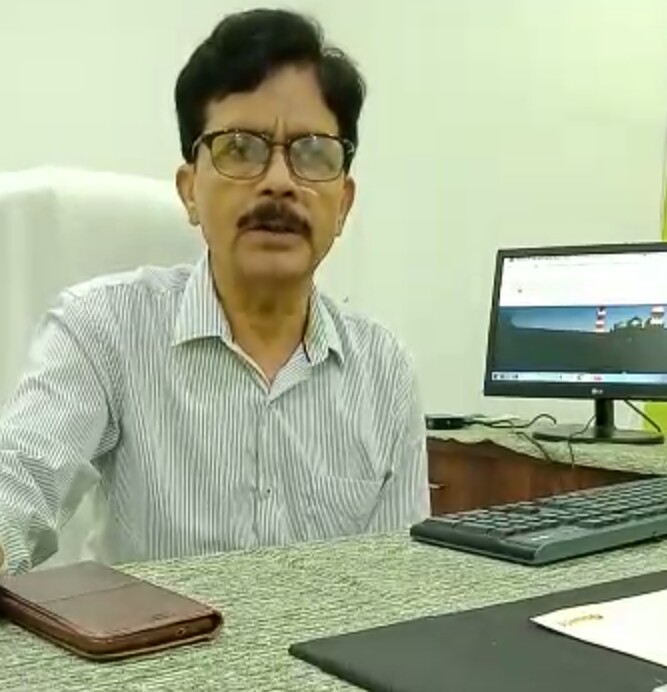 لوگ گھر بیٹھے آن لائن نکاح کا رجسٹریشن کرواسکتے ہیں ۔ کس کی شادی میں کون سا نکاح خواں نکاح پڑھائے گا فارم کا رجسٹریشن ہونے اور فیس داخل ہونے کے بعد شہر قاضی صاحب یہ طے کر دیتے ہیں اور مقررہ نکاح خوان اس مقام پر جاکر نکاح پڑھا دیتا ہے۔یہ تمام کام اس لئے کیا گیا ہے تاکہ لوگوں کو مشکلات سے بچانے کے ساتھ کورونا کی وبائی بیماری سے بھی بچا جا سکے۔ تصویر اور رپورٹ: مہتاب عالم، بھوپال۔ لوگ گھر بیٹھے آن لائن نکاح کا رجسٹریشن کرواسکتے ہیں ۔ کس کی شادی میں کون سا نکاح خواں نکاح پڑھائے گا فارم کا رجسٹریشن ہونے اور فیس داخل ہونے کے بعد شہر قاضی صاحب یہ طے کر دیتے ہیں اور مقررہ نکاح خوان اس مقام پر جاکر نکاح پڑھا دیتا ہے۔یہ تمام کام اس لئے کیا گیا ہے تاکہ لوگوں کو مشکلات سے بچانے کے ساتھ کورونا کی وبائی بیماری سے بھی بچا جا سکے۔ تصویر اور رپورٹ: مہتاب عالم، بھوپال۔