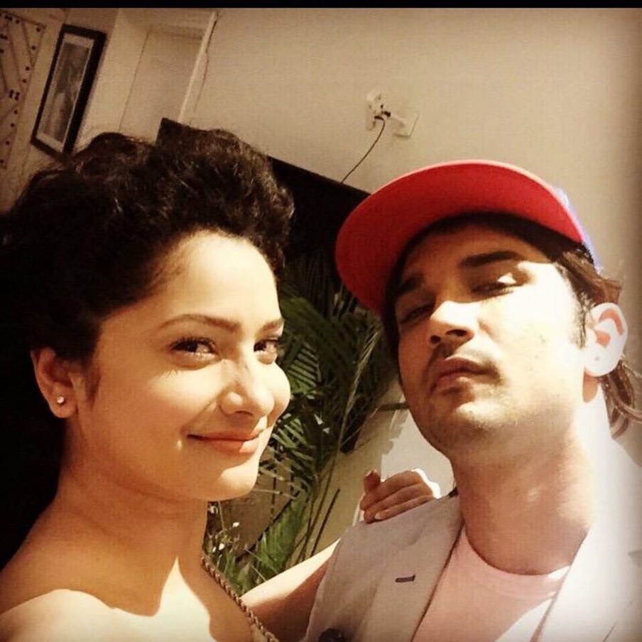  بالی ووڈ کے چمکتے ستارے سشانت سنگھ راجپوت (Sushant Singh Rajput) اور ان کی سابق گرل فرینڈانکتا لوکھنڈے (Ankita Lokhande): تصویر انسٹاگرام۔