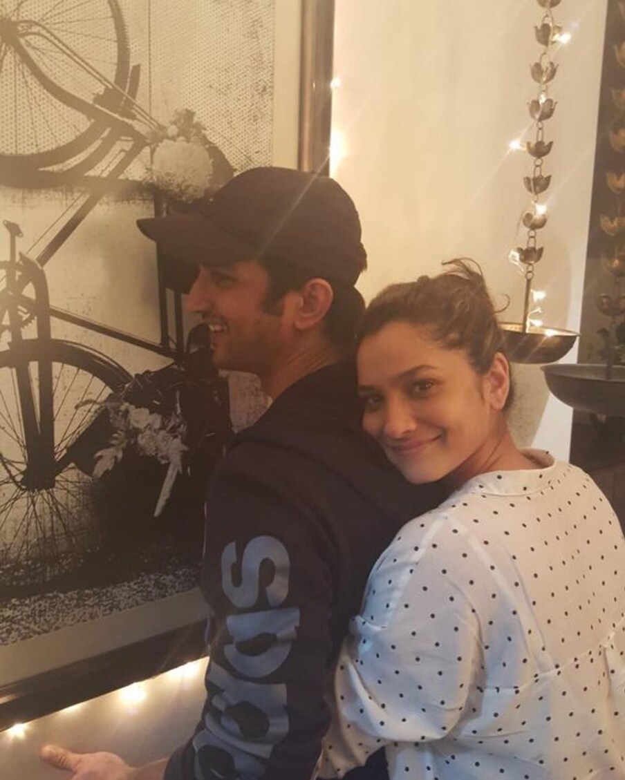  بالی ووڈ کے چمکتے ستارے سشانت سنگھ راجپوت (Sushant Singh Rajput) اور ان کی سابق گرل فرینڈانکتا لوکھنڈے (Ankita Lokhande): تصویر انسٹاگرام۔