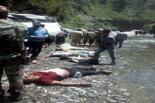 سوشل میڈیا پر امرناتھ یاترا کی بس حادثے کی خبر بے بنیاد، نیوز ایٹین اردو نے کی تصدیق، سال 2017 کی تصویر کے ساتھ خبر ہو رہی ہے وائرل سوشل میڈیا پر امرناتھ یاترا کی بس حادثے کی خبر بے بنیاد، نیوز ایٹین اردو نے کی تصدیق، سال 2017 کی تصویر کے ساتھ خبر ہو رہی ہے وائرل