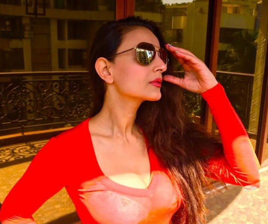 ایک وقت میں بالی ووڈ کی سب سے مشہور اداکاراوں میں شمار کی جانے والی اداکارہ امیشا پٹیل کافی وقت سے فلموں سے دور ہیں ۔ اب وہ فلمیں تو نہیں کرتی ہیں ، لیکن اپنی بولڈ تصویروں کی وجہ سے سوشل میڈیا پر زبردست سرخیوں میں رہتی ہیں ۔ امیشا پٹیل اپنے انسٹاگرام اکاونٹ پر اکثر بولڈ تصاویر اور ویڈیو شیئر کرتی رہتی ہیں ۔ تصویر : امیشا پٹیل انسٹاگرام ۔ ایک وقت میں بالی ووڈ کی سب سے مشہور اداکاراوں میں شمار کی جانے والی اداکارہ امیشا پٹیل کافی وقت سے فلموں سے دور ہیں ۔ اب وہ فلمیں تو نہیں کرتی ہیں ، لیکن اپنی بولڈ تصویروں کی وجہ سے سوشل میڈیا پر زبردست سرخیوں میں رہتی ہیں ۔ امیشا پٹیل اپنے انسٹاگرام اکاونٹ پر اکثر بولڈ تصاویر اور ویڈیو شیئر کرتی رہتی ہیں ۔ تصویر : امیشا پٹیل انسٹاگرام ۔