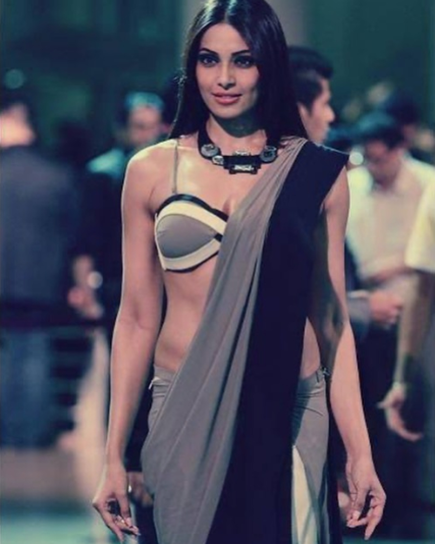 بالی ووڈ اداکارہ بپاشا باسو ( Bipasha Basu ) ۔ تصویر : انسٹاگرام ۔
