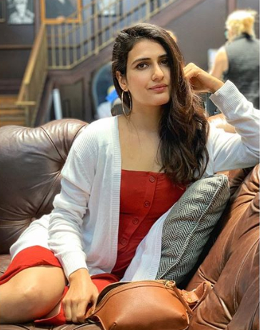 فاطمہ ثنا شیخ نے شاہ رخ خان کے ساتھ ون ٹو کا فور میں ایک چائلد ایکٹر کے طور پر کام کیا تھا ۔ فاطمہ نے شاہ رخ خان کے ساتھ اس فلم کی شوٹنگ کے بارے میں یہ انکشاف کیا کہ شاہ رخ خان کو اس بات کو اندازہ نہیں تھا کہ یہاں پانچ سال کا بچہ ان سے کتنا پیار کرتا ہے ۔ تصویر : انسٹاگرام ۔ فاطمہ ثنا شیخ نے شاہ رخ خان کے ساتھ ون ٹو کا فور میں ایک چائلد ایکٹر کے طور پر کام کیا تھا ۔ فاطمہ نے شاہ رخ خان کے ساتھ اس فلم کی شوٹنگ کے بارے میں یہ انکشاف کیا کہ شاہ رخ خان کو اس بات کو اندازہ نہیں تھا کہ یہاں پانچ سال کا بچہ ان سے کتنا پیار کرتا ہے ۔ تصویر : انسٹاگرام ۔