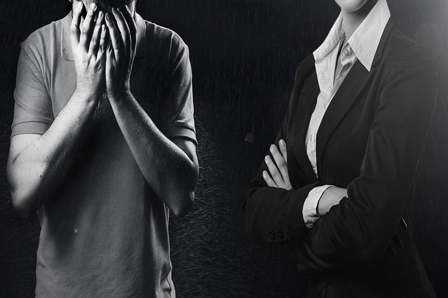 اس کے بعد شوہر نے اپنی بیوی سے طلاق مانگنے کیلئے ایک اور معاملہ درج کروایا ۔ میاں بیوی کو معاملہ سلجھانے کیلئے فیملی کونسلنگ سینٹر بھیج دیا تھا ، لیکن شوہر کسی بھی حالت میں اپنی بیوی سے طلاق چاہتا تھا ۔ علامتی تصویر ۔ اس کے بعد شوہر نے اپنی بیوی سے طلاق مانگنے کیلئے ایک اور معاملہ درج کروایا ۔ میاں بیوی کو معاملہ سلجھانے کیلئے فیملی کونسلنگ سینٹر بھیج دیا تھا ، لیکن شوہر کسی بھی حالت میں اپنی بیوی سے طلاق چاہتا تھا ۔ علامتی تصویر ۔