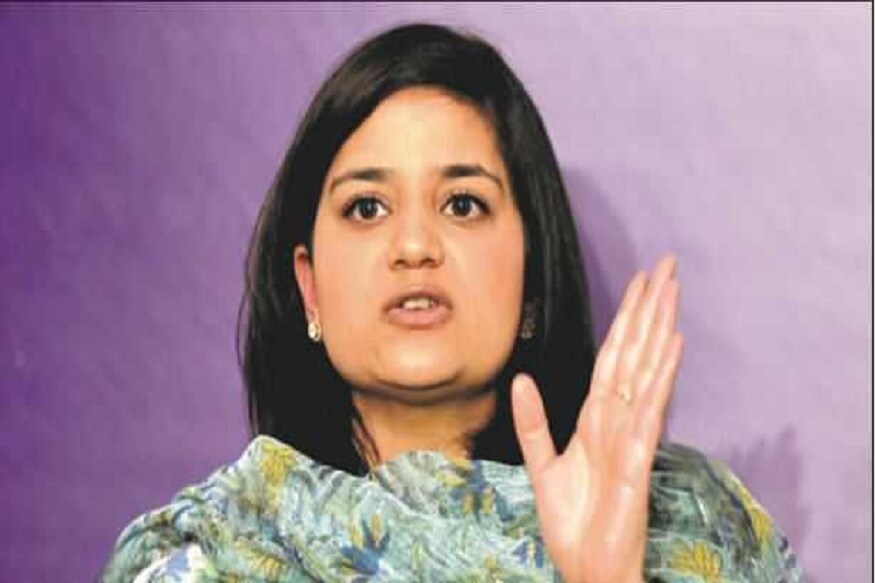التجا مفتی نے اپنے ایک ٹوئٹ میں رد عمل ظاہرکرتے ہوئے کہا: 'ایک سال پہلے ہم نے دیکھا کہ کس طرح ایک بڑی حکومت نے جموں وکشمیرکو مسخ کیا اور اس کو دن دھاڑے لوٹ لیا۔