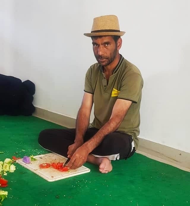 منظور احمد کا اس بیچ 5 مرتبہ کورونا وائرس کا ٹیسٹ کیا گیا جو کہ ہر مرتبہ منفی آیا اور اس طرح منظور احمد کا حوصلہ مزید بڑھ گیا اور انہوں نے مریضوں کی بڑھ چڑھ کر خدمت کی۔