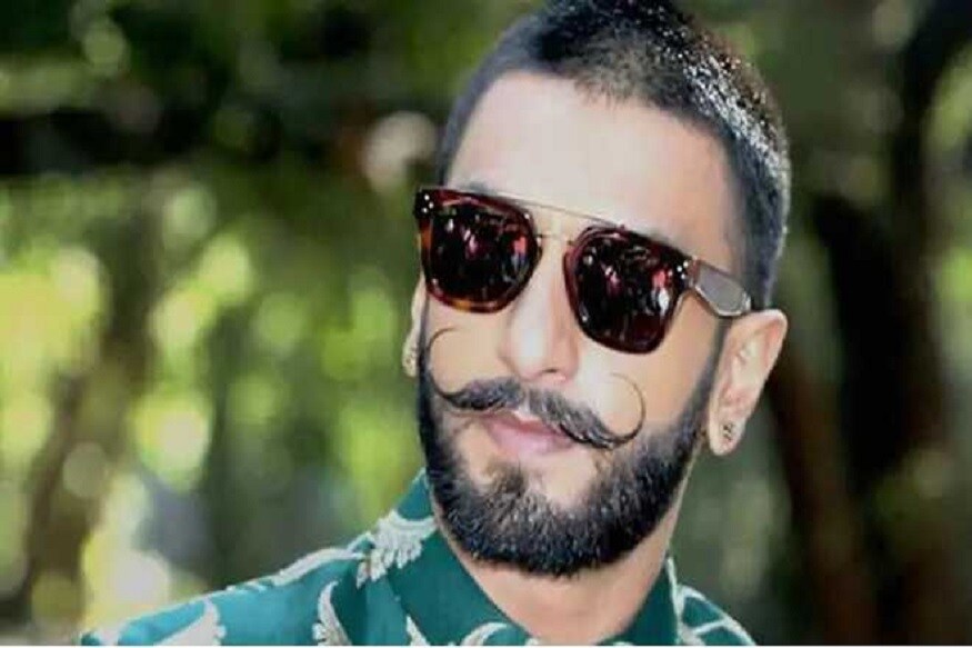 ممبئی میں 6 جولائی کو پیدا ہونے والے رنویر سنگھ نے ممبئی کے کالج آف کامرس اینڈ اکنامکس سے تعلیم مکمل کی ہے اور انھوں نے انڈیانا یونیورسٹی آف امریکہ سے آرٹس میں بیچلر کی ڈگری حاصل کی ہے۔