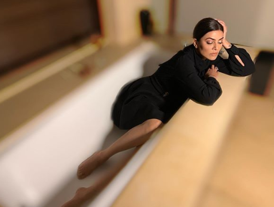  بالی ووڈ اداکارہ سشمتا سین ( Sushmita Sen ) ۔ تصویر انسٹاگرام ۔