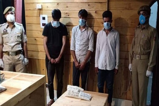 منشیات کے خلاف جموں وکشمیر پولیس نے بڑے پیمانے پر چھیڑی مہم، کئی منشیات اسمگلر گرفتار منشیات کے خلاف جموں وکشمیر پولیس نے بڑے پیمانے پر چھیڑی مہم، کئی منشیات اسمگلر گرفتار