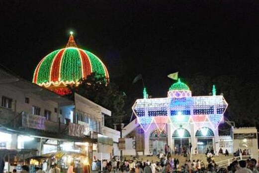 گلبرگہ : حضرت خواجہ بندہ نوازؒ کے عرس مبارک کی تقاریب میں زائرین کو شرکت کی اجازت نہیں گلبرگہ : حضرت خواجہ بندہ نوازؒ کے عرس مبارک کی تقاریب میں زائرین کو شرکت کی اجازت نہیں