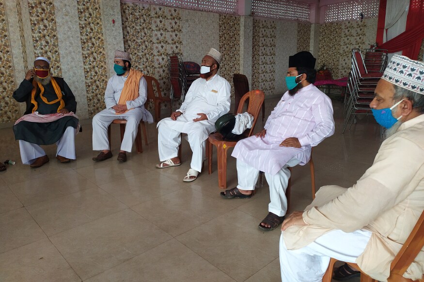 علمائے کرام نے واضح کیا کہ عیدالاضحیٰ کی نماز اور قربانی دونوں واجب العمل ہیں ۔