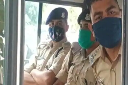 راجستھان: وزیر اعلی گہلوت کے بڑے بھائی کے گھر پر ای ڈی کا چھاپہ، پی پی ای کٹ پہن کر پہنچی ٹیم راجستھان: وزیر اعلی گہلوت کے بڑے بھائی کے گھر پر ای ڈی کا چھاپہ، پی پی ای کٹ پہن کر پہنچی ٹیم