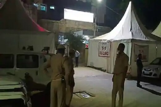 کانپور انکاونٹر میں سی او سمیت 8 پولیس اہلکار شہید، بدمعاشوں نے چھتوں سے برسائیں گولیاں کانپور انکاونٹر میں سی او سمیت 8 پولیس اہلکار شہید، بدمعاشوں نے چھتوں سے برسائیں گولیاں