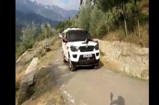 کشمیر: کولگام میں سیکورٹی فورسیز کے ساتھ تصادم میں جیش سے وابستہ 3 دہشت گرد ہلاک، 3 فوجی اہلکار زخمی کشمیر: کولگام میں سیکورٹی فورسیز کے ساتھ تصادم میں جیش سے وابستہ 3 دہشت گرد ہلاک، 3 فوجی اہلکار زخمی